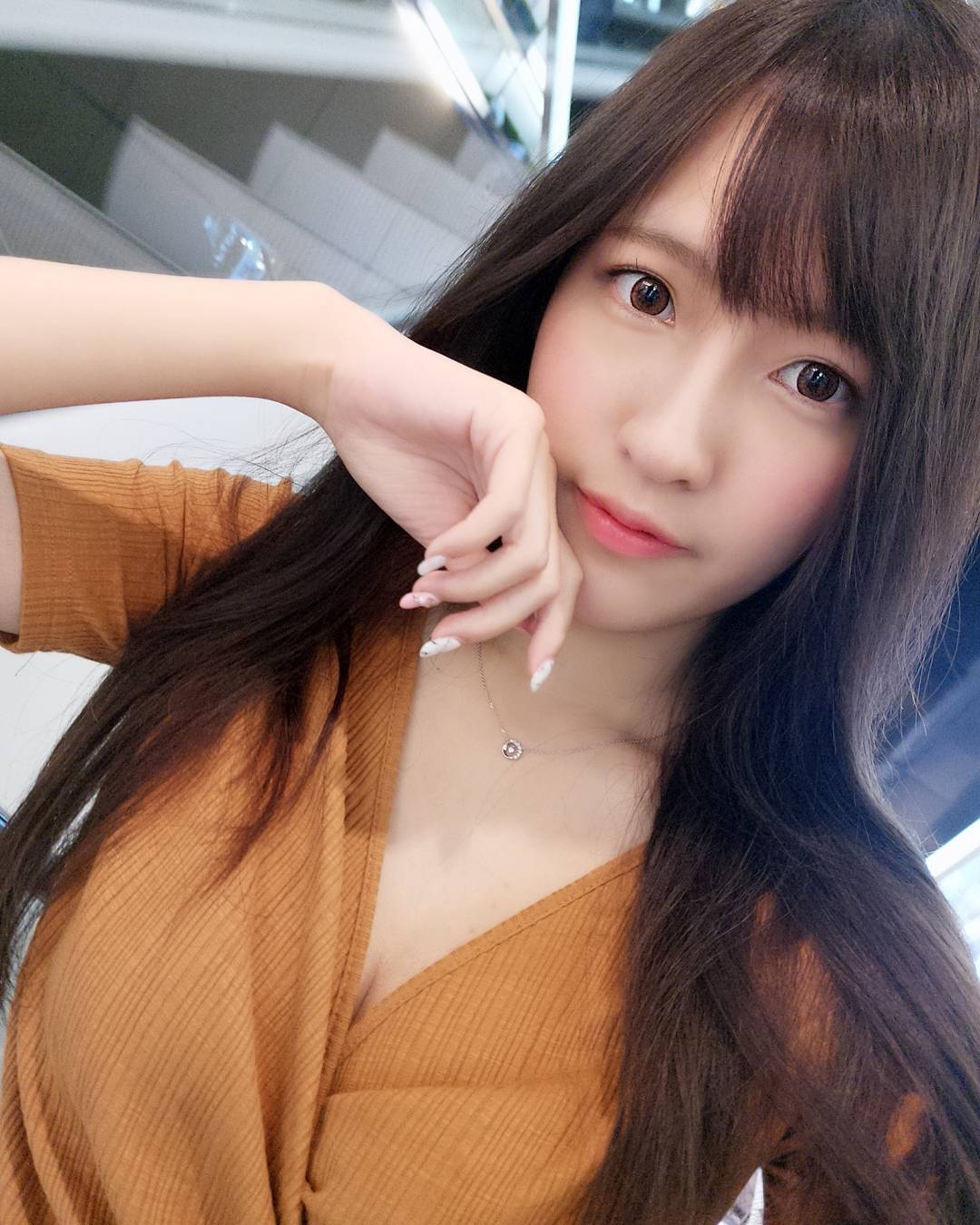 漂亮温柔似水学生妹子求包，深圳的哥哥加我 第1张