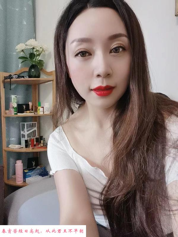 服务型丰满大奶少妇 第3张