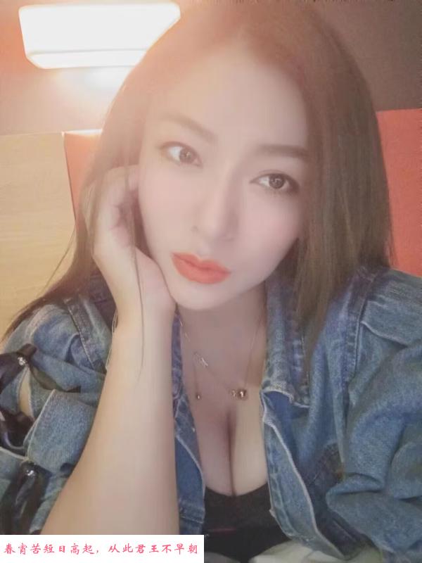 气质大胸妹子 第1张