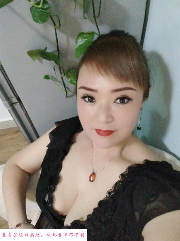 皮肤白嫩啵大骚少妇 第3张