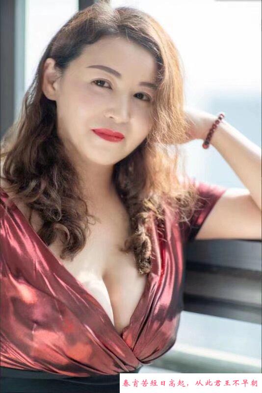巨乳姐姐服务好 第3张