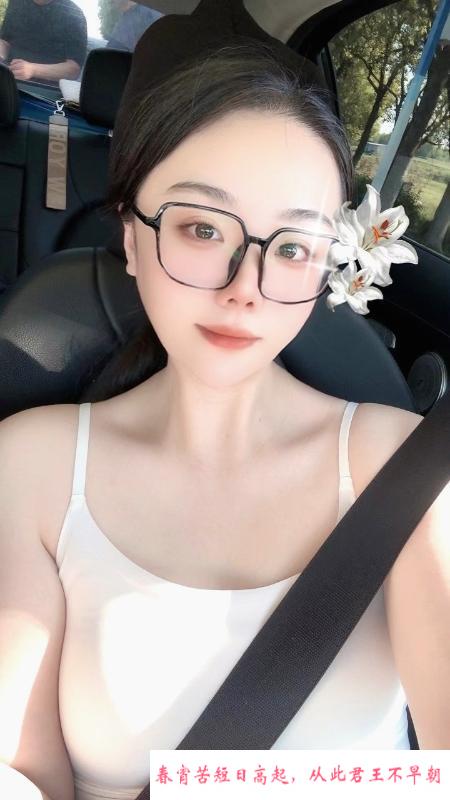 园区白嫩妹子 第2张