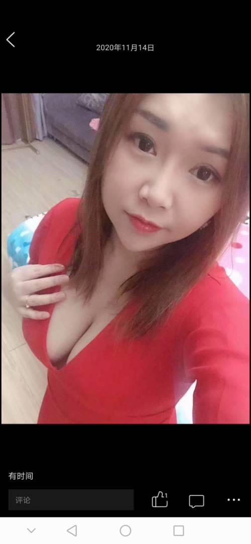 爱穿黑丝的大胸美女 第4张