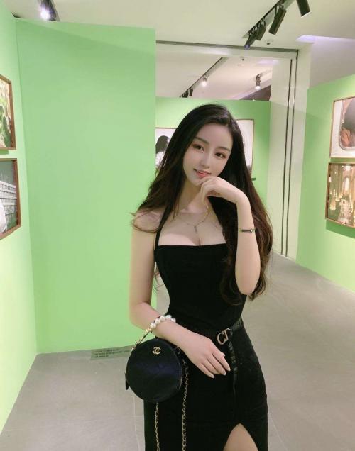 老师和我玩游戏,输了惩罚我舔她妹妹 第3张