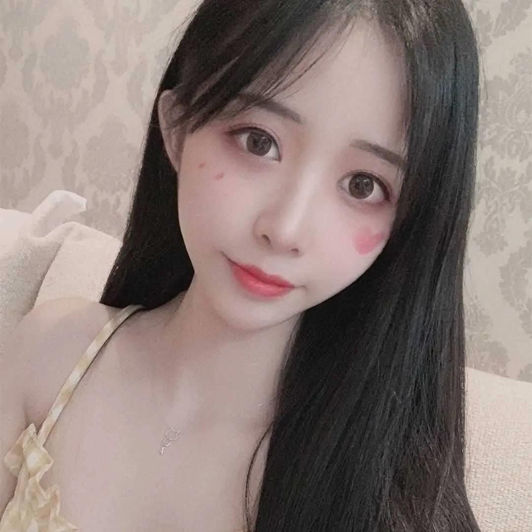 天府广场燕子,清纯可爱小美女,口活了得,做爱花样多,水箫给力 第2张