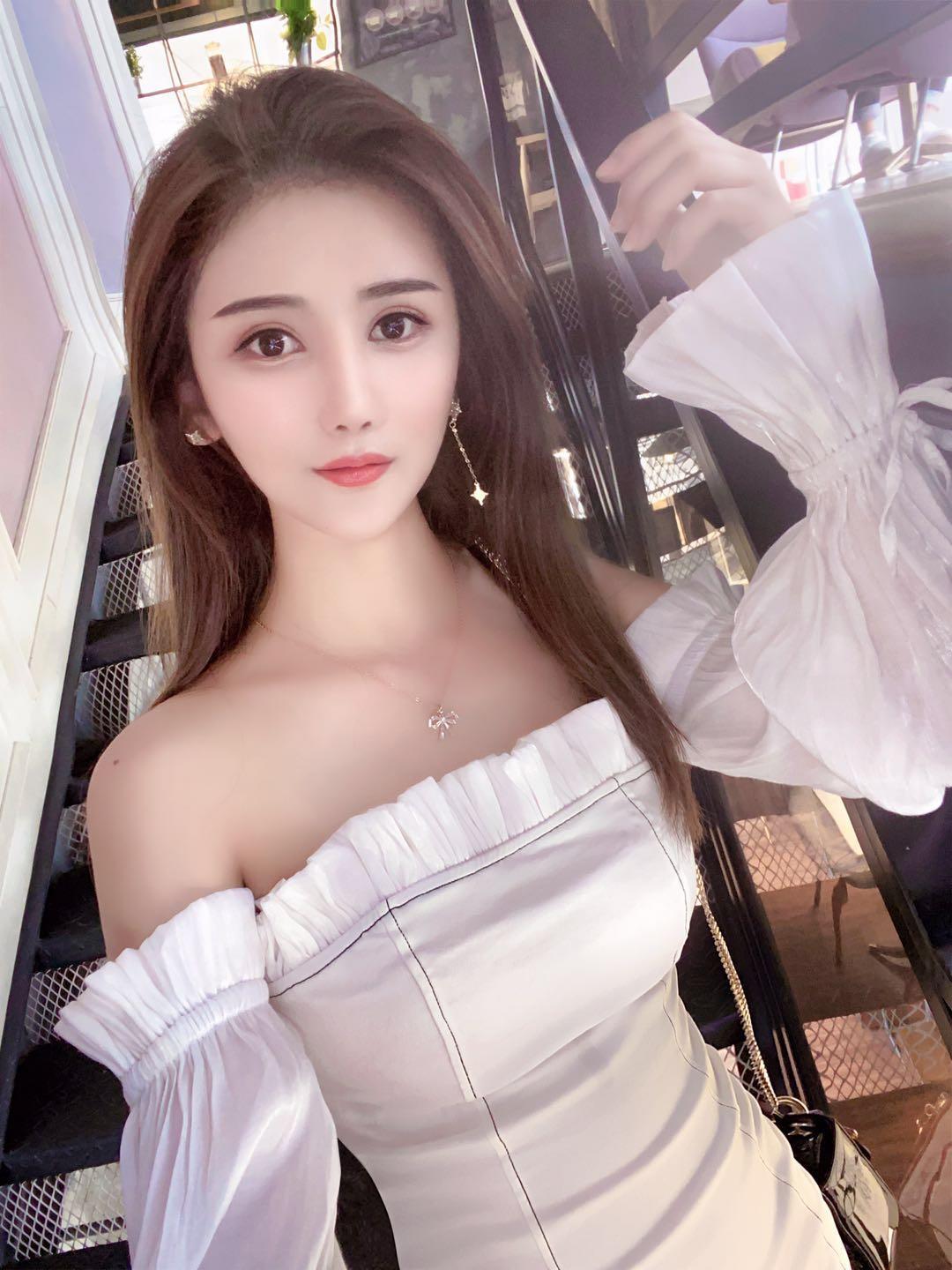 颜值小女神咪咪（可舌吻） 第2张