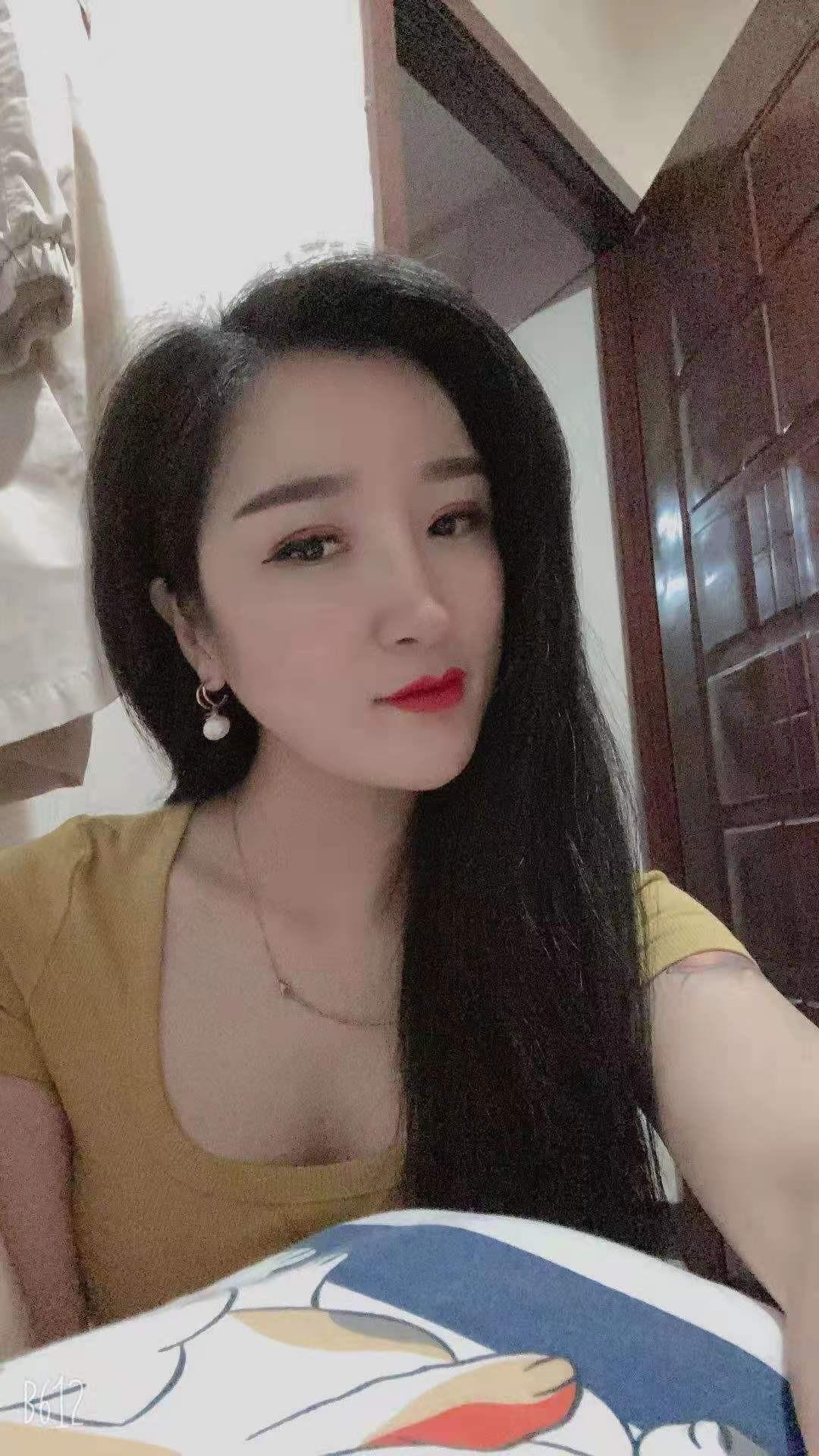 南坪一字马妹子 第3张