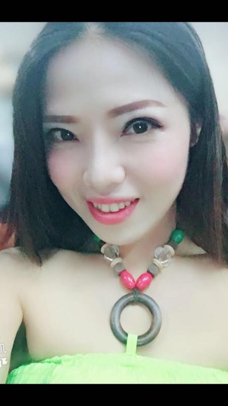 天河华师地铁少妇 第2张