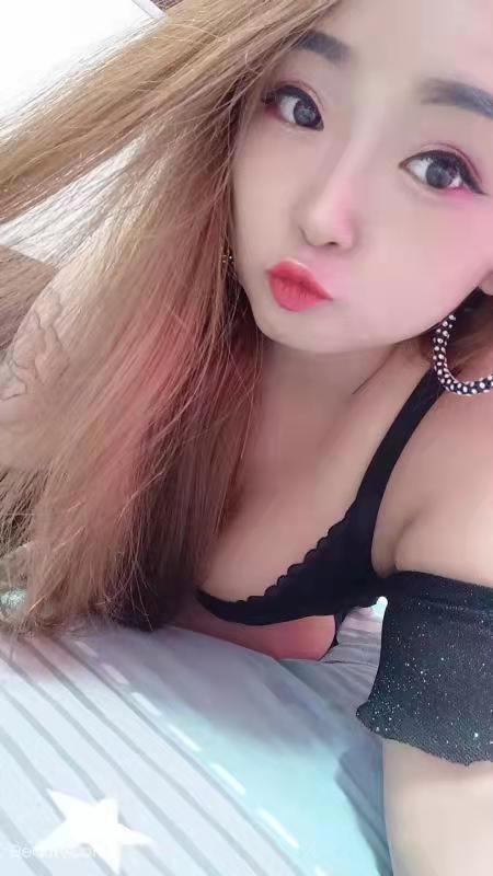 非常喜庆的小姐姐，身材性感有肉欲，放荡便宜 第2张