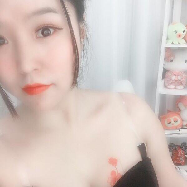长发气质美女，性格乖巧 第3张