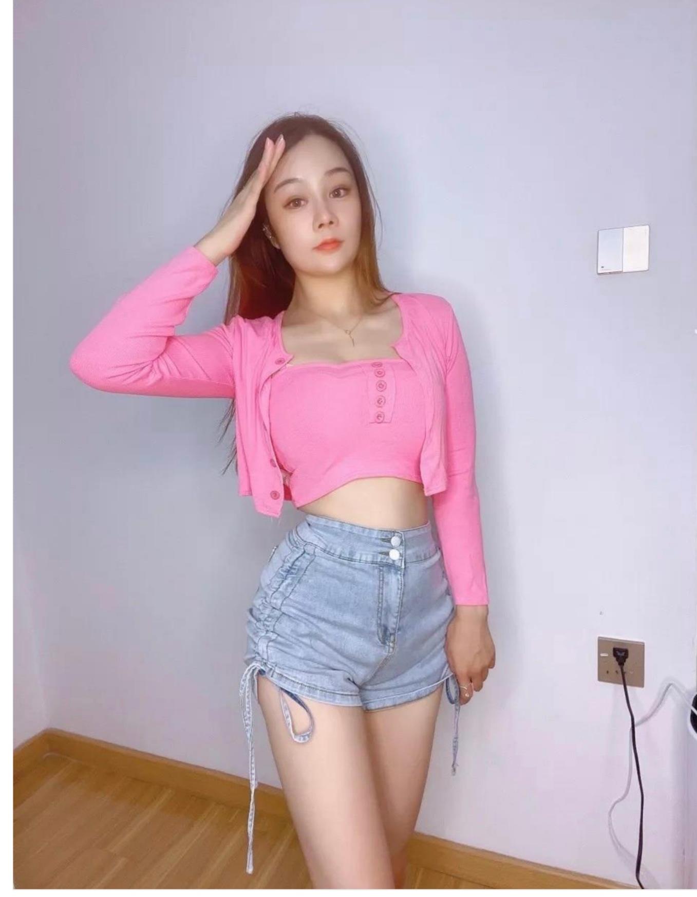身材超好的一个妹子 第2张