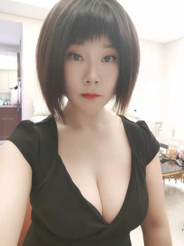 短发大胸熟女 第1张