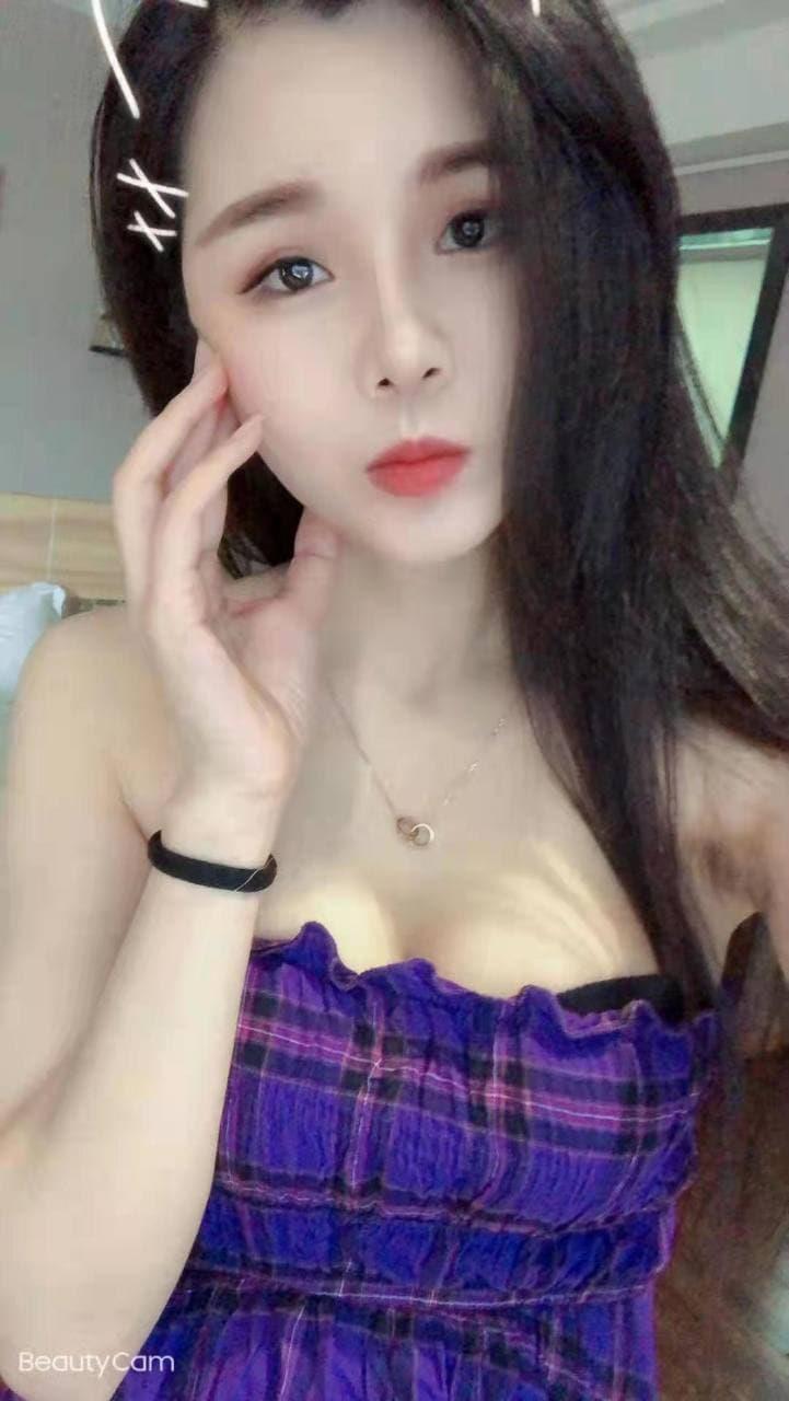 服务技术不错的性感妹子 第1张