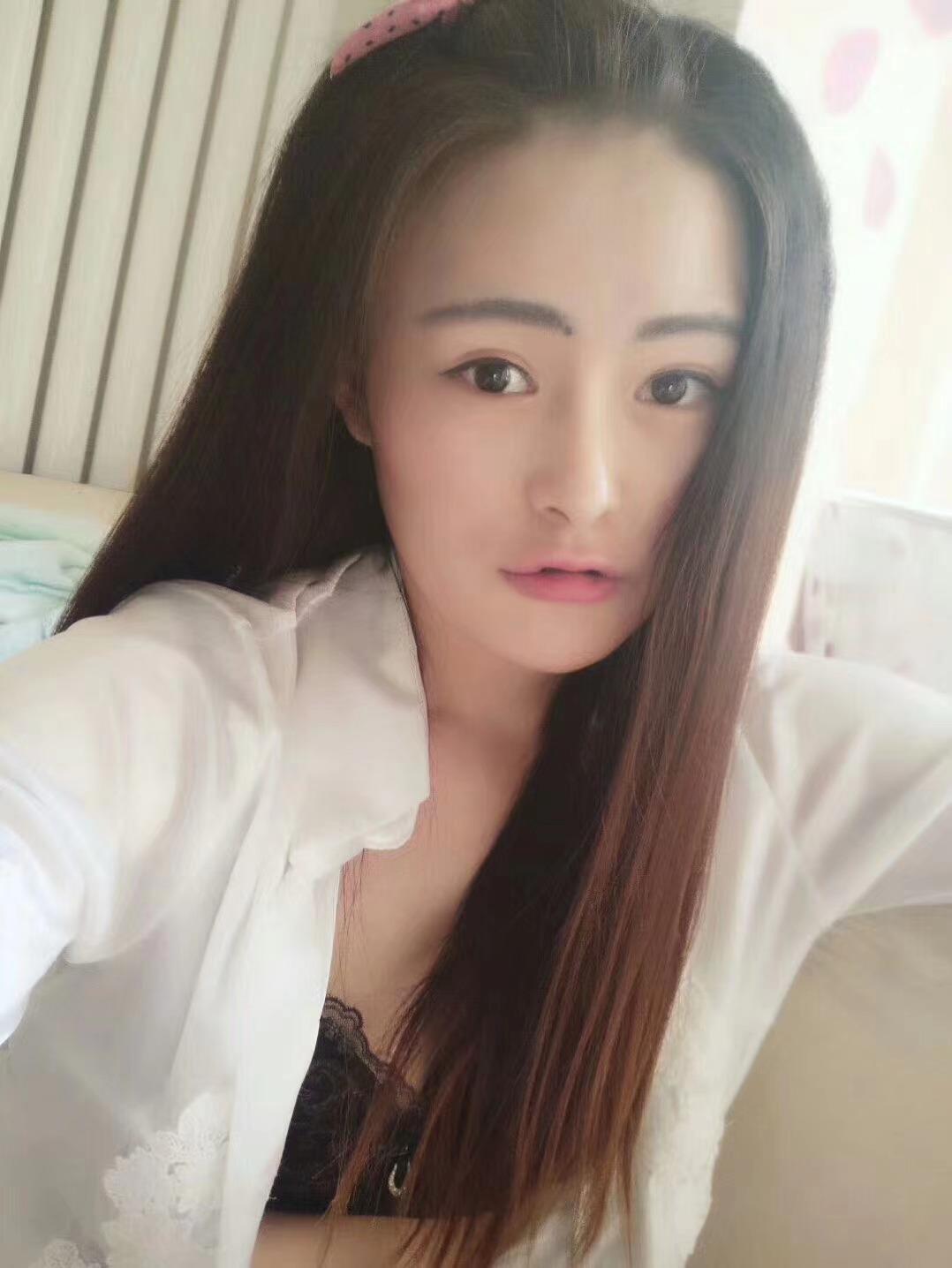 雨花区小嫩妹，干着很哇塞，水太多了，床单湿一大块 第2张