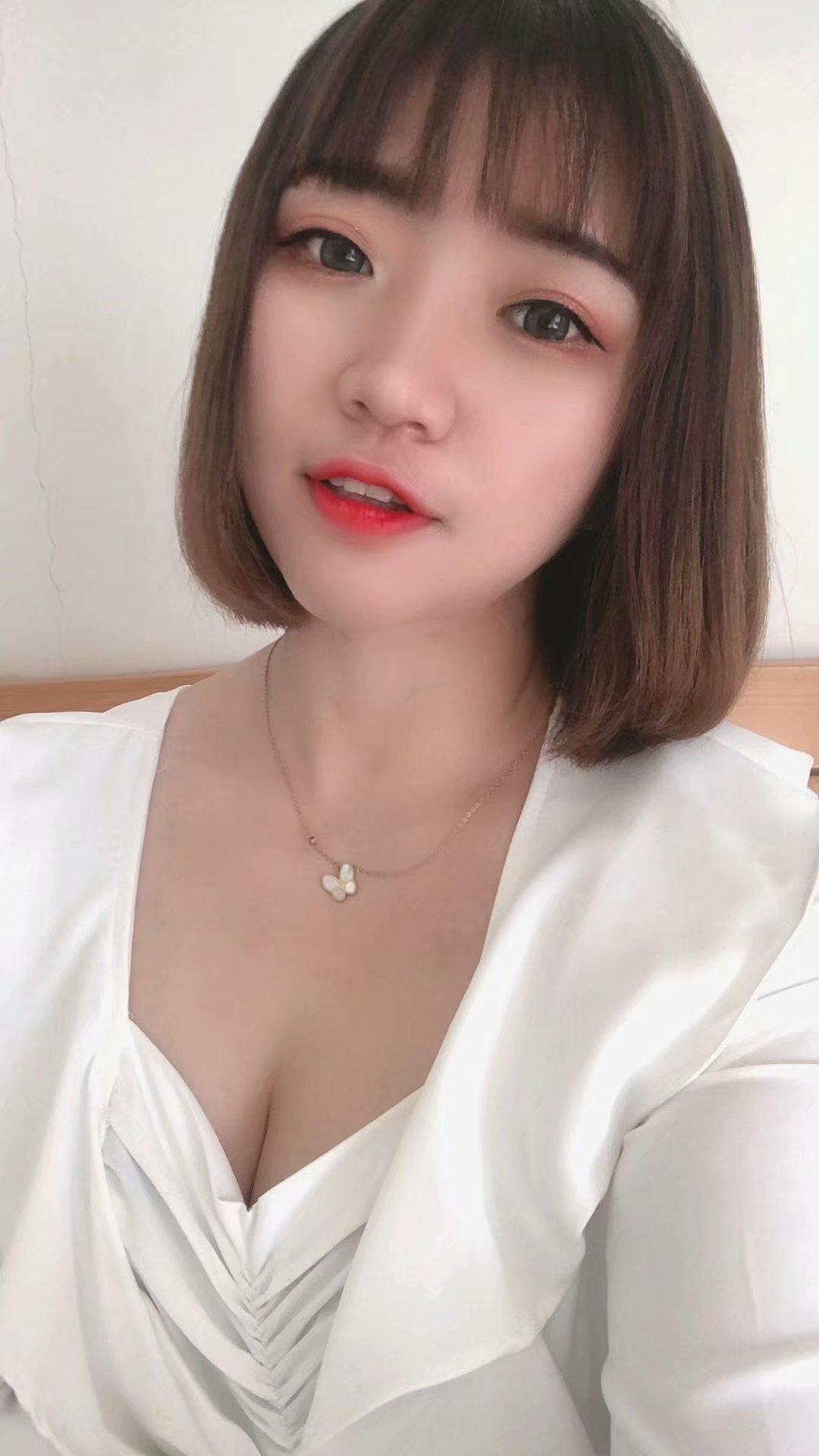 口活很卖力的大胸少妇 第1张