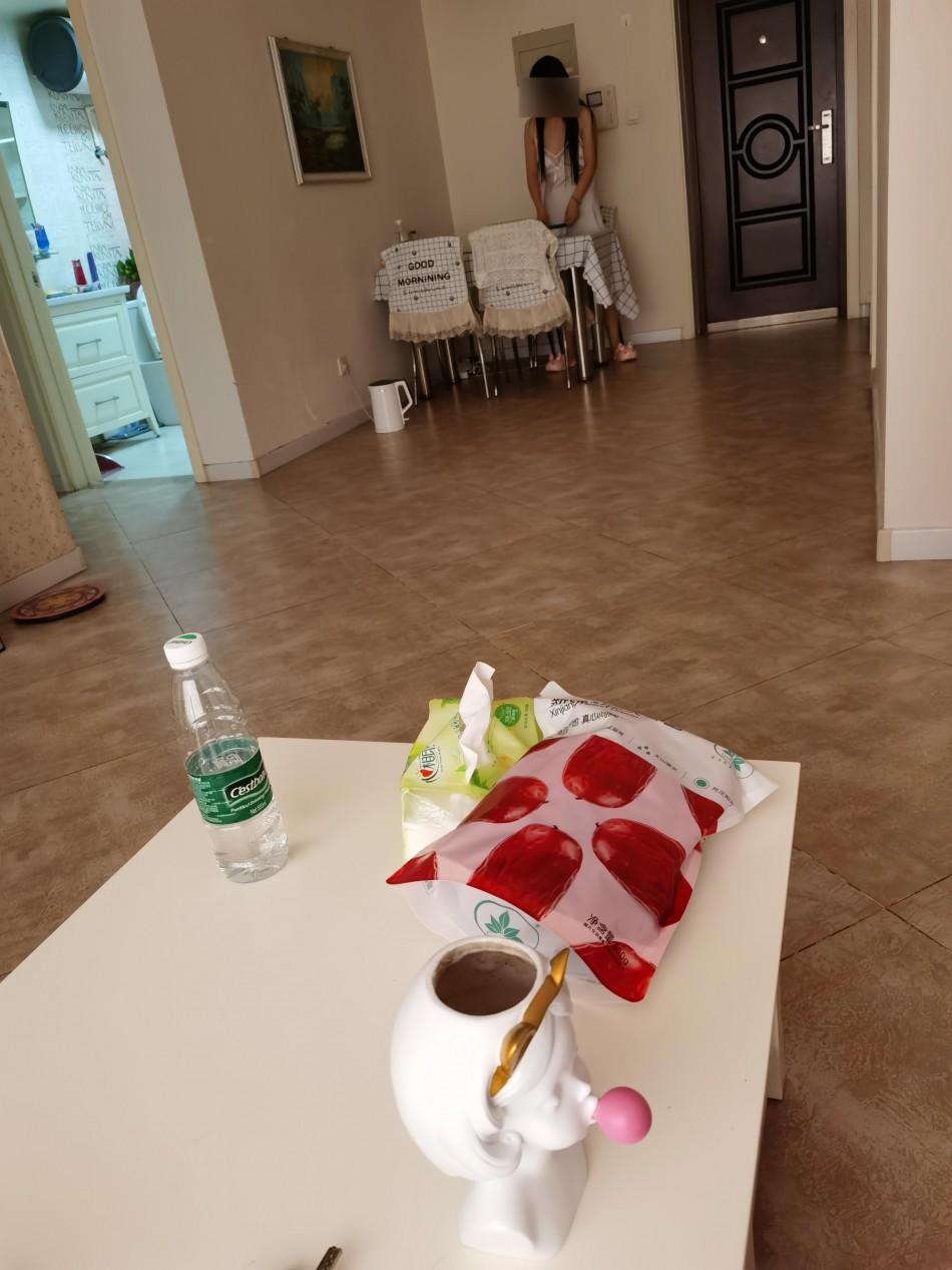 体验一对儿不错的妹子双飞 第4张