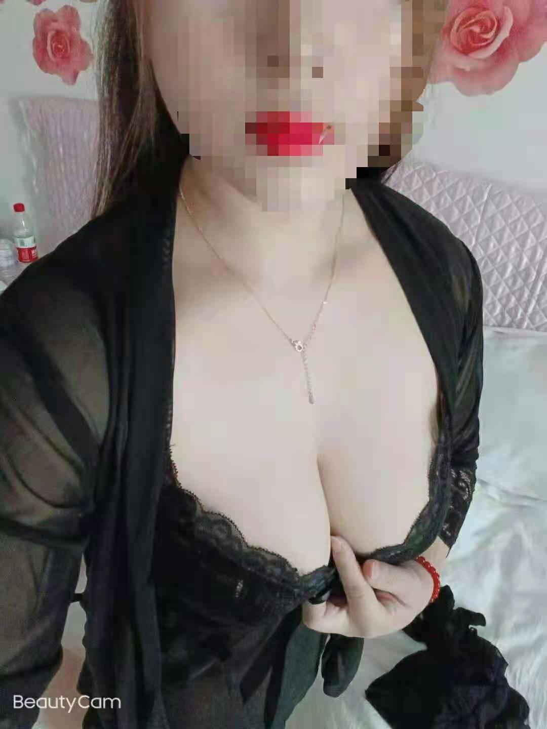 观山湖区很哇塞的大波妹 第1张