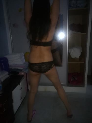 体验不错的熟女 第1张