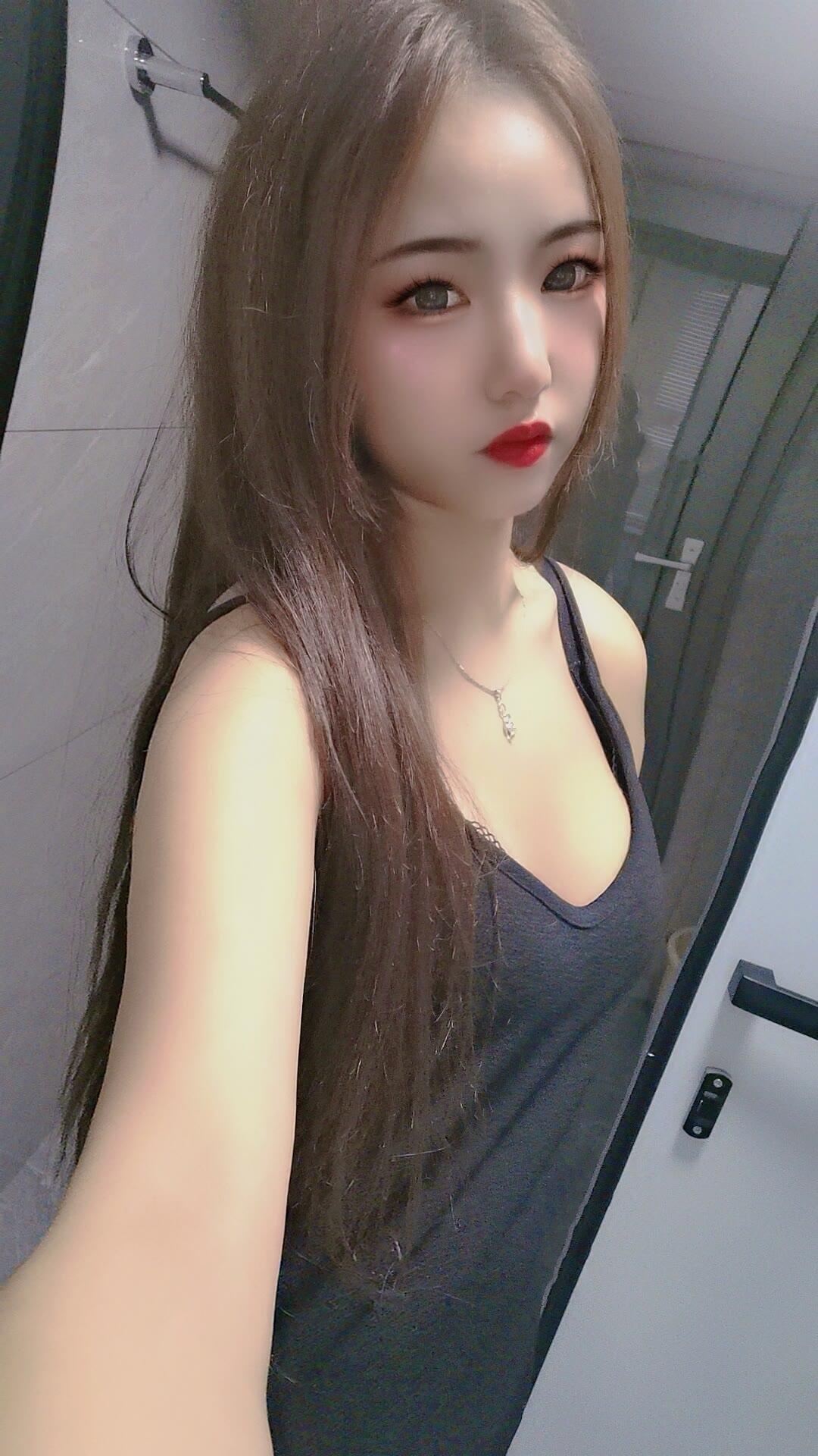 验证俏皮性感美女可乐，换上包臀裙真是绝绝子 第1张