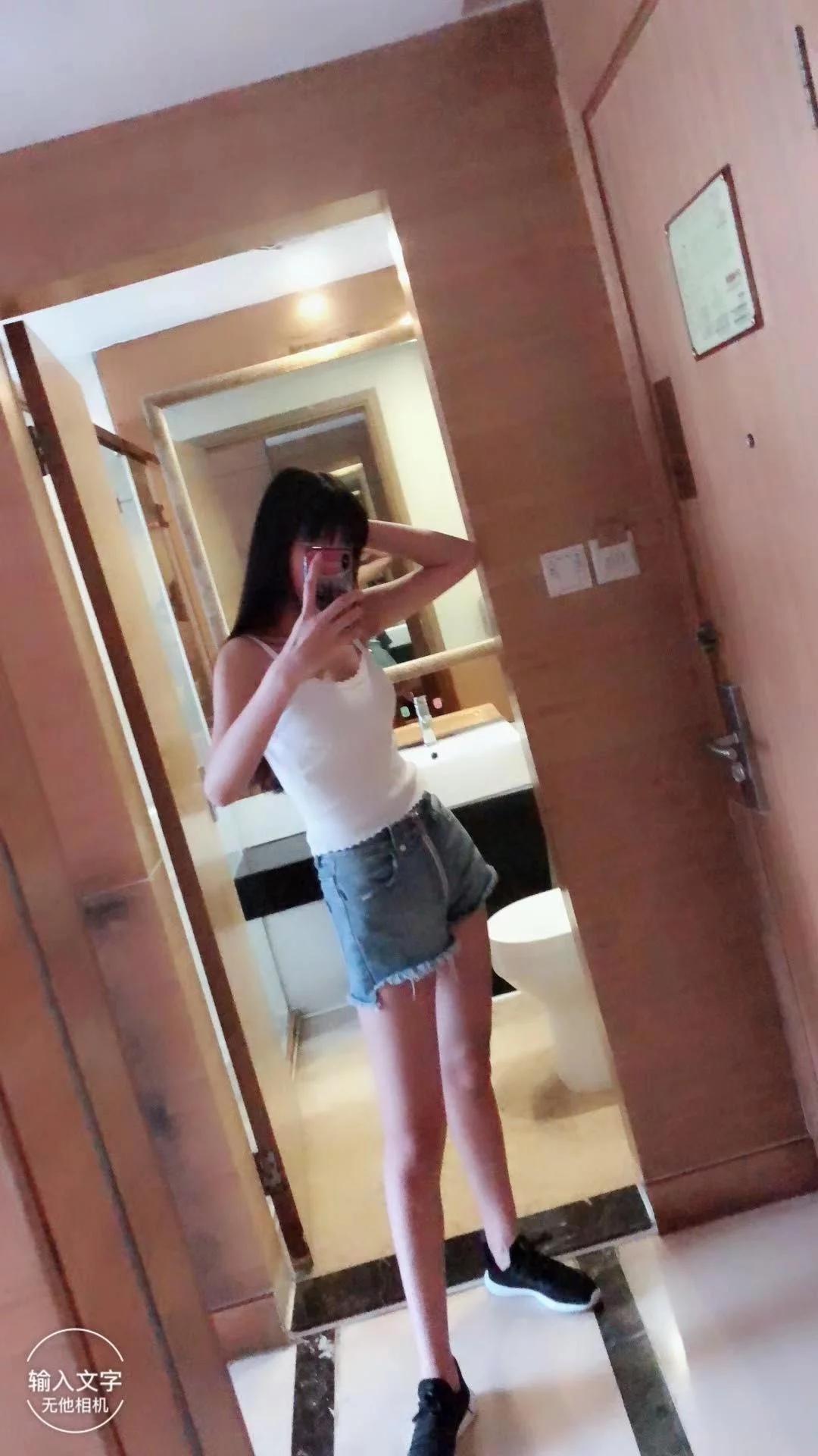 白嫩大胸有点萌萝莉川少妇 第1张