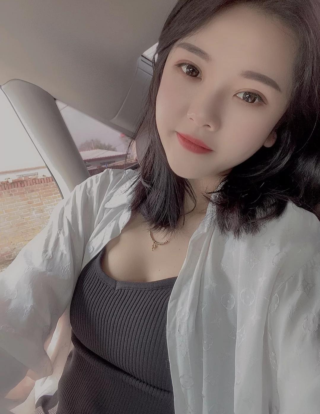 闲来无事约了一个不错的妹子 第1张