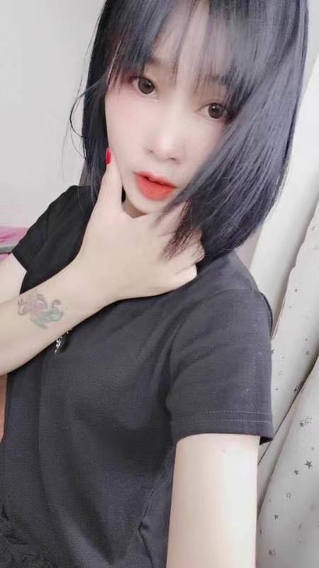 天河岗顶00后小美女 第1张